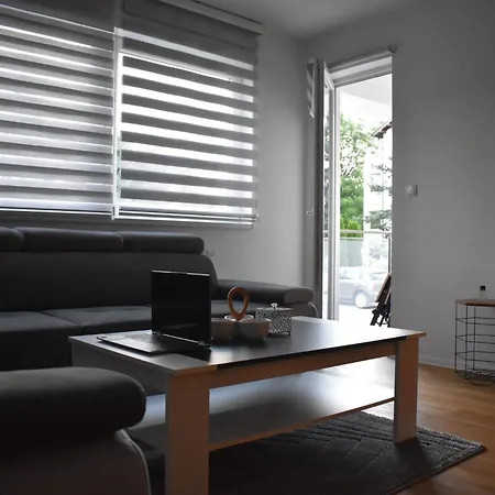 Aeroview شقة