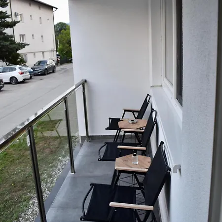 Aeroview Apartment *